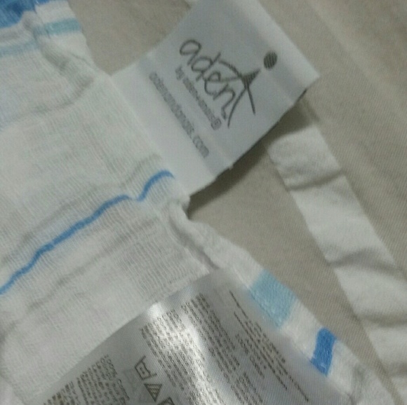 Set of 4 swaddles. - Picture 2 of 2